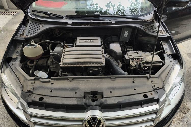 Used Volkswagen Santana 2015 1.6L Manual Comfort Edition Engine Bay