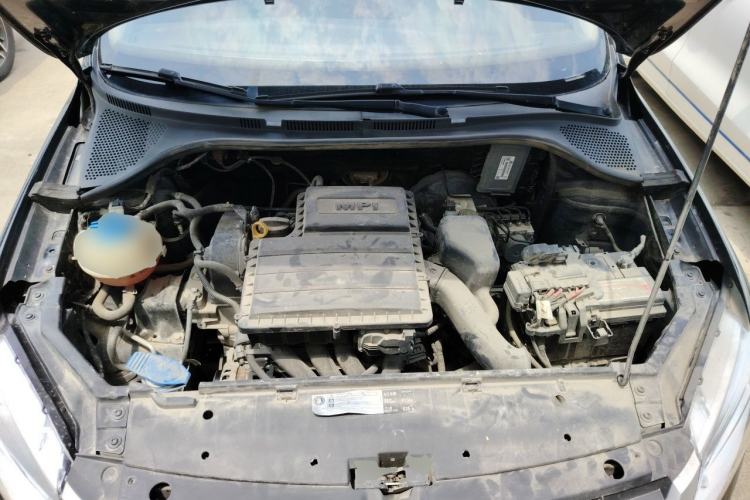 Used Volkswagen Santana 2015 1.6L Manual Fashion Edition Engine Bay