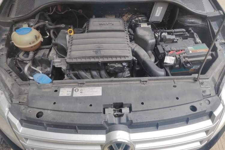 Used Volkswagen Santana 2015 1.6L Automatic Fashion Edition Engine Bay