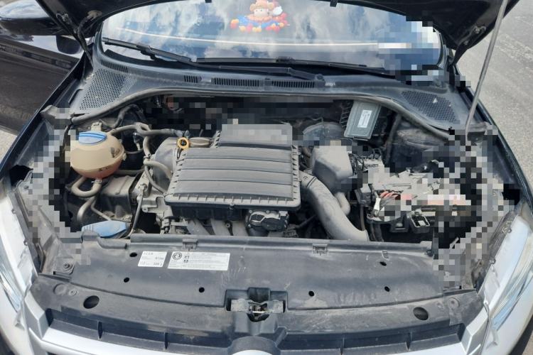 Used Volkswagen Santana 2015 1.6L Manual Fashion Edition Engine Bay