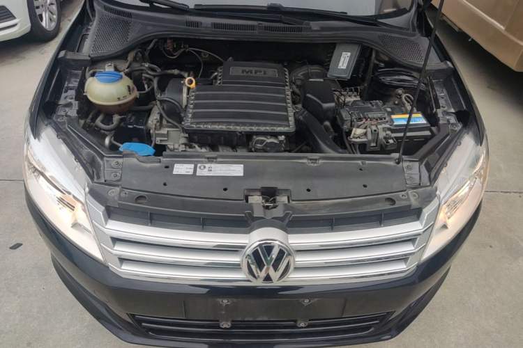 Used Volkswagen Santana 2015 1.6L Manual Comfort Edition Engine Bay