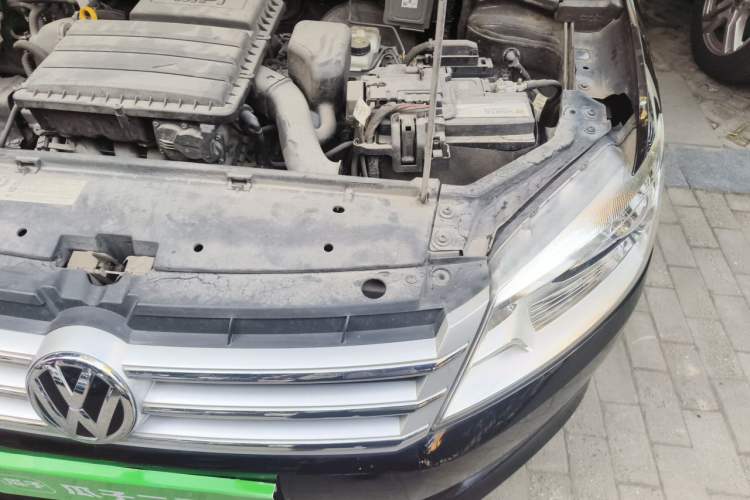 Used Volkswagen Santana 2015 1.6L Automatic Comfort Edition Engine Bay Left