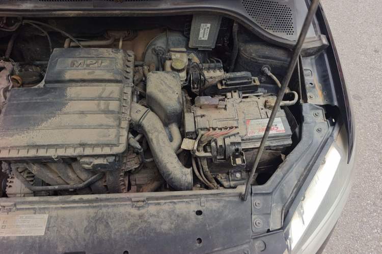 Used Volkswagen Santana 2015 1.6L Automatic Comfort Edition Engine Bay Left