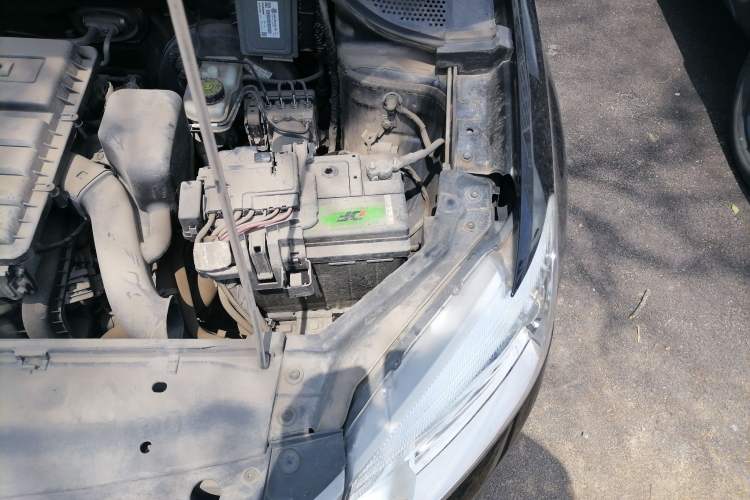 Used Volkswagen Santana 2015 1.4L Manual Fashion Edition Engine Bay Left