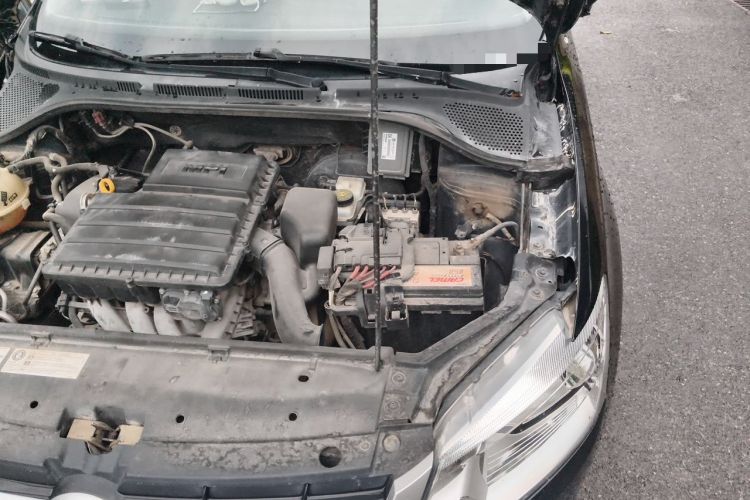 Used Volkswagen Santana 2015 1.6L Manual Comfort Edition Engine Bay Left