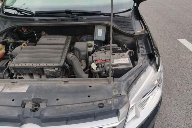 Used Volkswagen Santana 2015 1.6L Automatic Comfort Edition Engine Bay Left