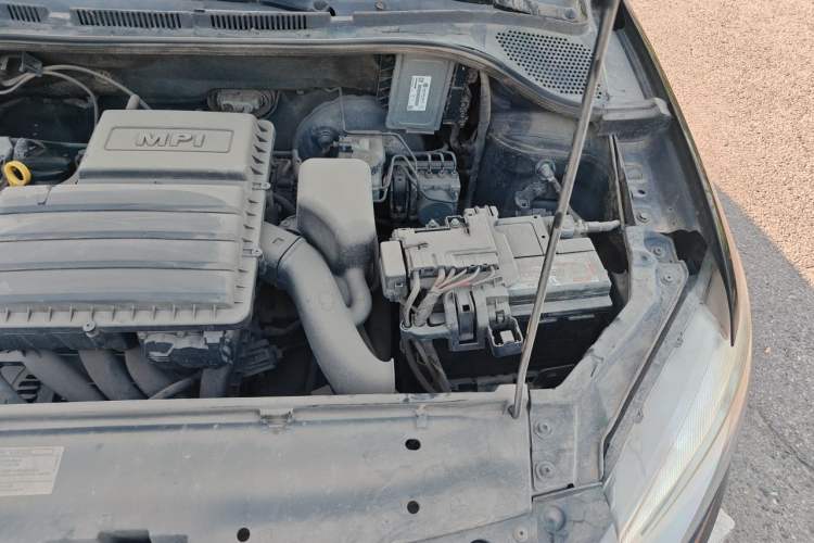 Used Volkswagen Santana 2015 1.6L Manual Comfort Edition Engine Bay Left