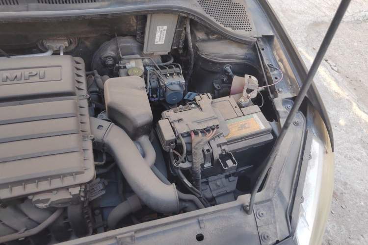 Used Volkswagen Santana 2015 1.4L Manual Fashion Edition Engine Bay Left