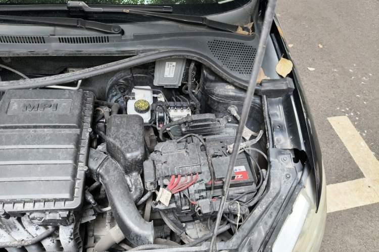 Used Volkswagen Santana 2015 1.6L Automatic Fashion Edition Engine Bay Left