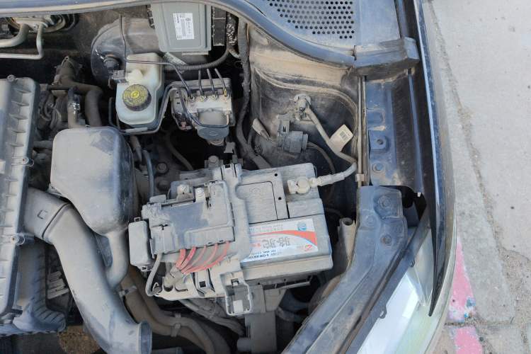 Used Volkswagen Santana 2015 1.6L Manual Comfort Edition Engine Bay Left