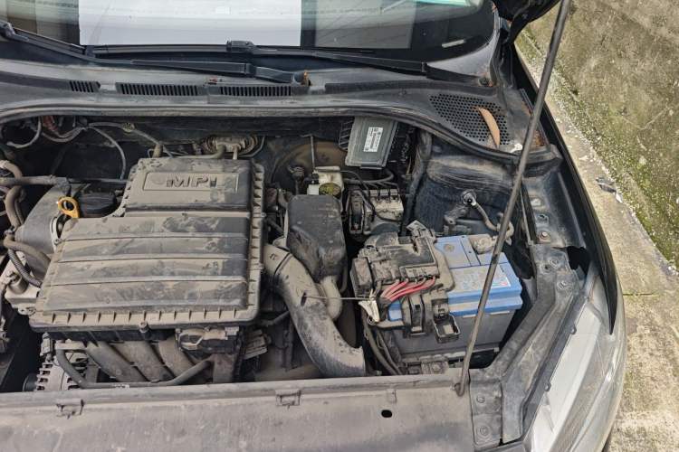 Used Volkswagen Santana 2015 1.4L Manual Fashion Edition Engine Bay Left