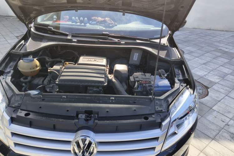 Used Volkswagen Santana 2015 1.4L Manual Fashion Edition Engine Bay Left