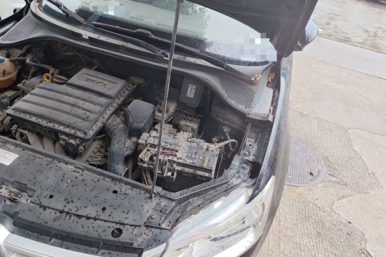 Used Volkswagen Santana 2015 1.6L Manual Fashion Edition Engine Bay Left