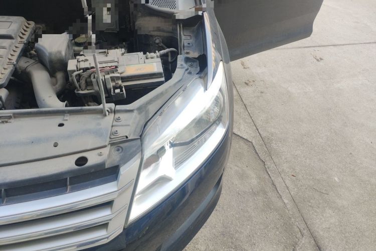 Used Volkswagen Santana 2015 1.6L Manual Comfort Edition Engine Bay Left