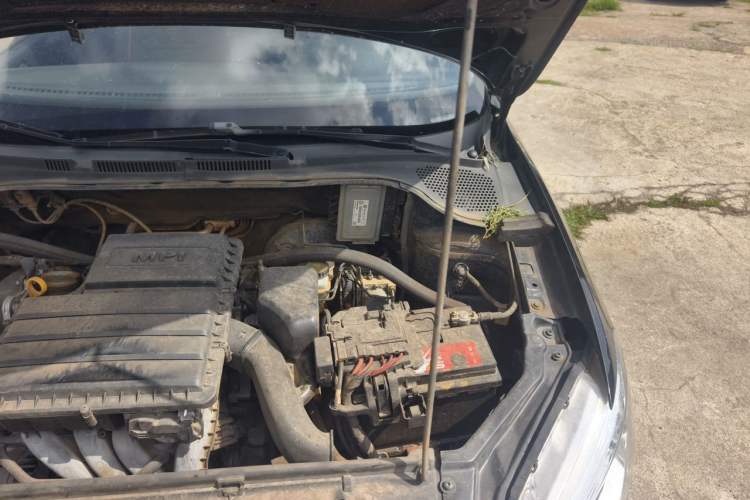 Used Volkswagen Santana 2015 1.6L Manual Comfort Edition Engine Bay Left