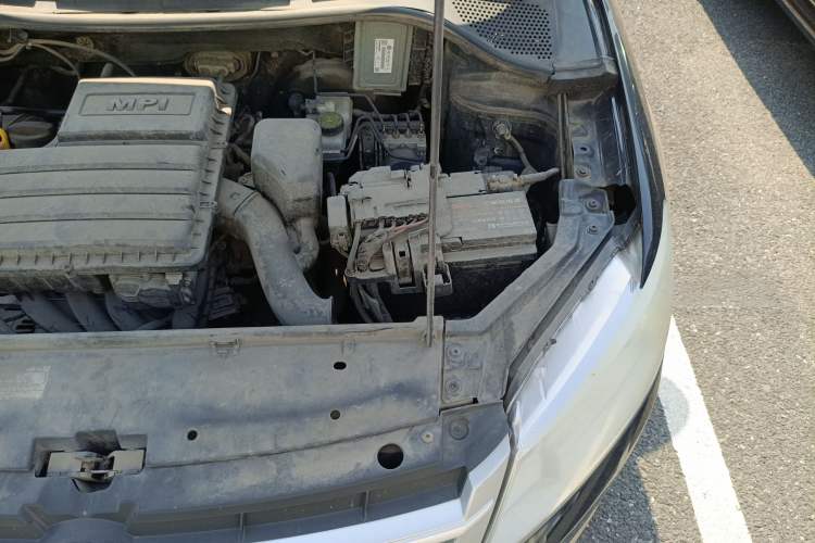 Used Volkswagen Santana 2015 1.4L Manual Fashion Edition Engine Bay Left