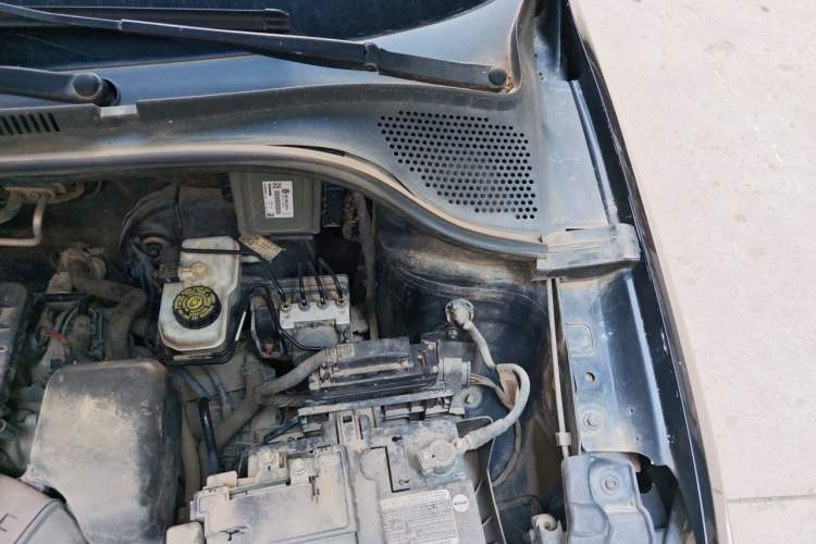 Used Volkswagen Santana 2015 1.6L Automatic Comfort Edition Engine Bay Left