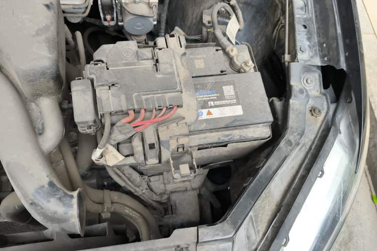 Used Volkswagen Santana 2015 1.4L Manual Fashion Edition Engine Bay Left
