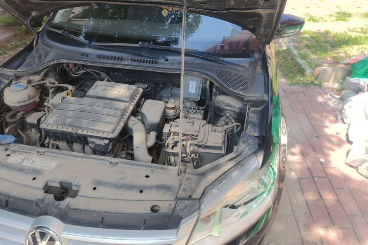 Used Volkswagen Santana 2015 1.6L Manual Fashion Edition Engine Bay Left