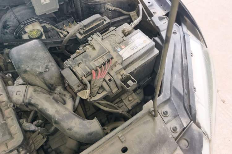 Used Volkswagen Santana 2015 1.6L Automatic Comfort Edition Engine Bay Left