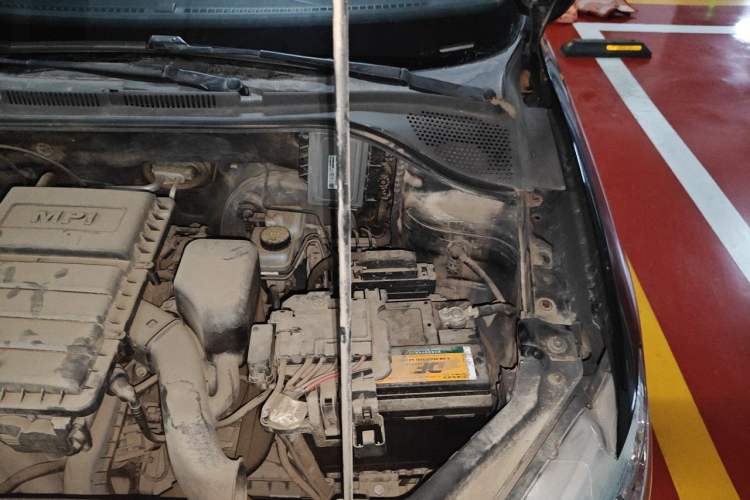 Used Volkswagen Santana 2015 1.6L Automatic Fashion Edition Engine Bay Left