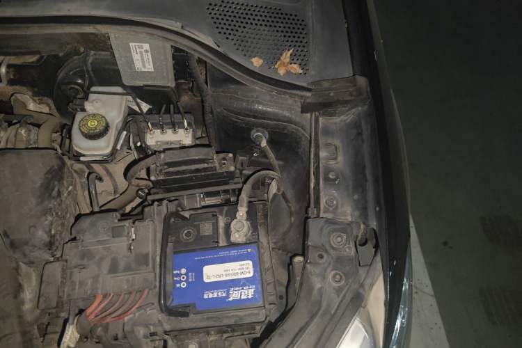 Used Volkswagen Santana 2015 1.6L Automatic Comfort Edition Engine Bay Left