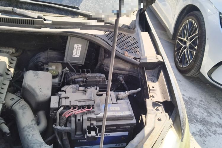 Used Volkswagen Santana 2015 1.6L Automatic Comfort Edition Engine Bay Left