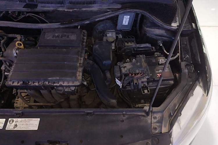 Used Volkswagen Santana 2015 1.6L Automatic Comfort Edition Engine Bay Left
