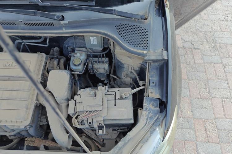Used Volkswagen Santana 2015 1.6L Manual Comfort Edition Engine Bay Left