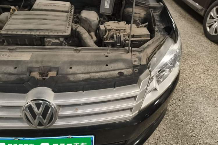 Used Volkswagen Santana 2015 1.6L Manual Fashion Edition Engine Bay Left