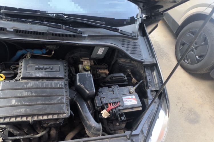 Used Volkswagen Santana 2015 1.6L Automatic Comfort Edition Engine Bay Left