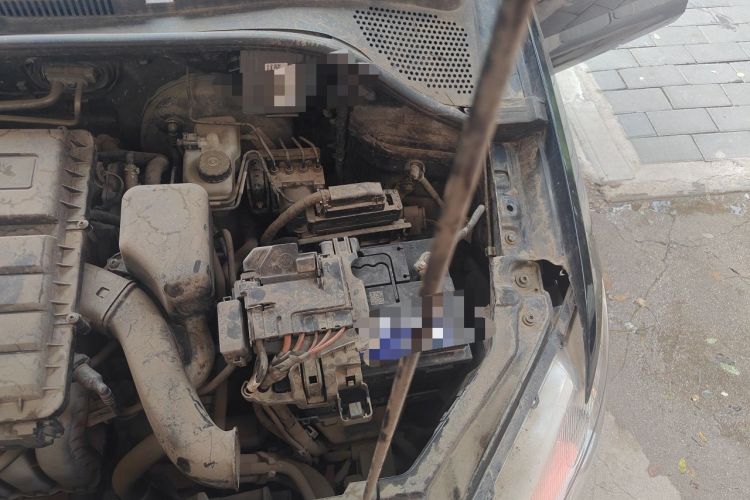 Used Volkswagen Santana 2015 1.6L Automatic Comfort Edition Engine Bay Left