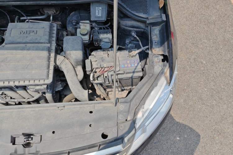 Used Volkswagen Santana 2015 1.4L Manual Comfort Edition Engine Bay Left