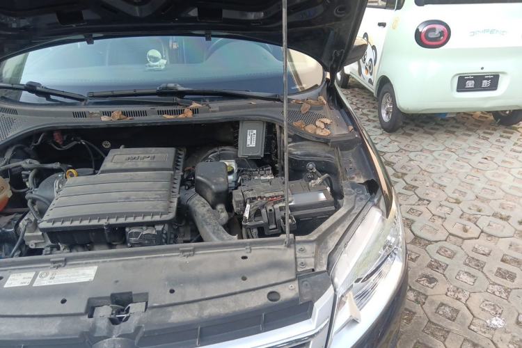 Used Volkswagen Santana 2015 1.4L Manual Comfort Edition Engine Bay Left
