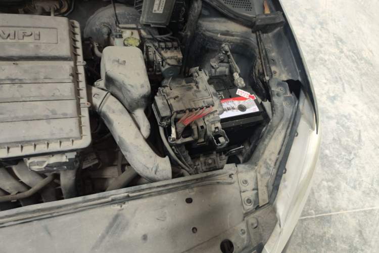 Used Volkswagen Santana 2015 1.4L Manual Fashion Edition Engine Bay Left