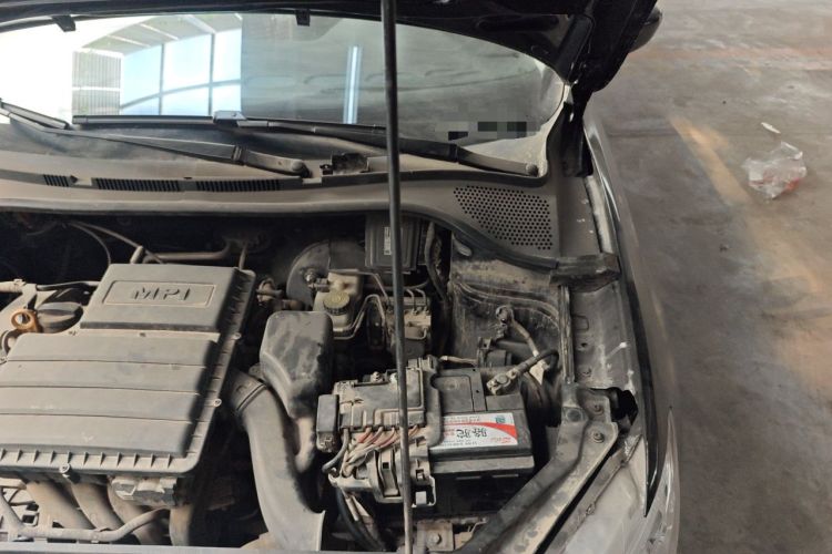 Used Volkswagen Santana 2015 1.4L Manual Fashion Edition Engine Bay Left