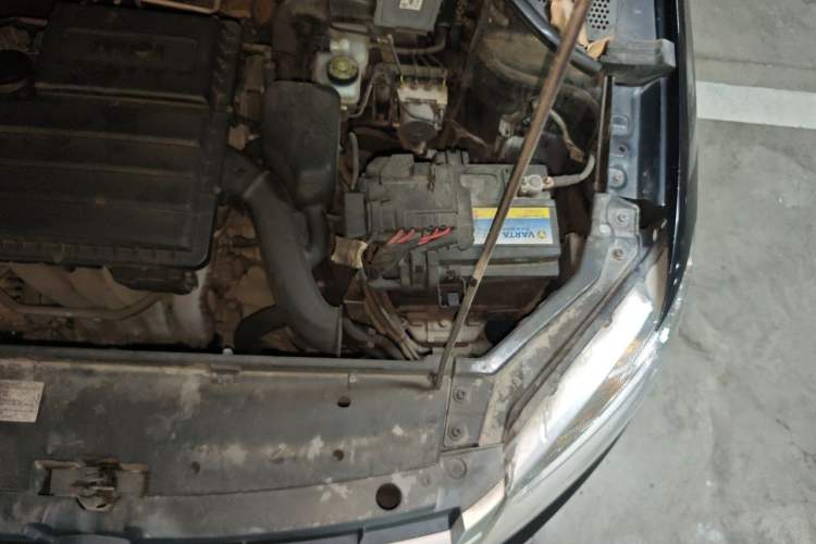 Used Volkswagen Santana 2015 1.4L Manual Fashion Edition Engine Bay Left