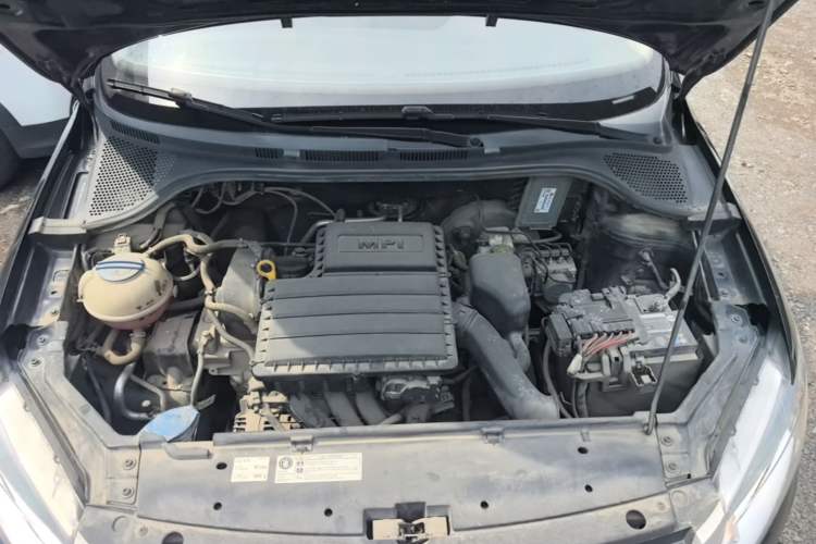 Used Volkswagen Santana 2015 1.4L Manual Fashion Edition Engine Bay
