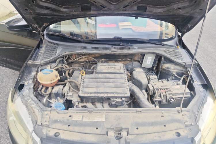 Used Volkswagen Santana 2015 1.6L Manual Comfort Edition Engine Bay