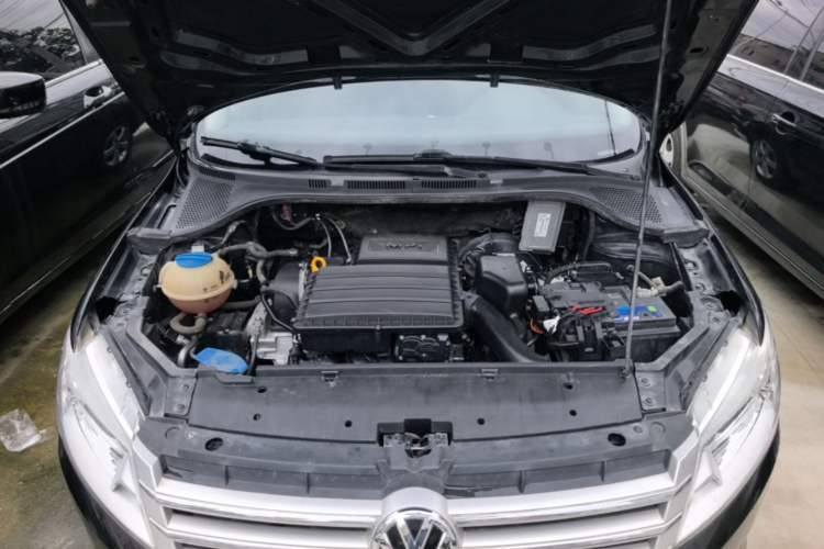 Used Volkswagen Santana 2015 1.6L Automatic Comfort Edition Engine Bay