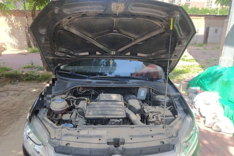Used Volkswagen Santana 2015 1.6L Manual Fashion Edition Engine Bay