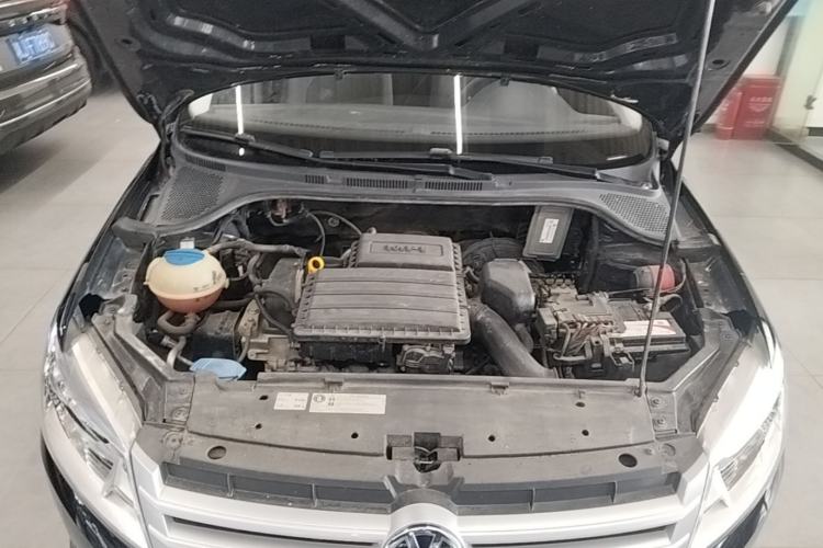 Used Volkswagen Santana 2015 1.4L Manual Fashion Edition Engine Bay