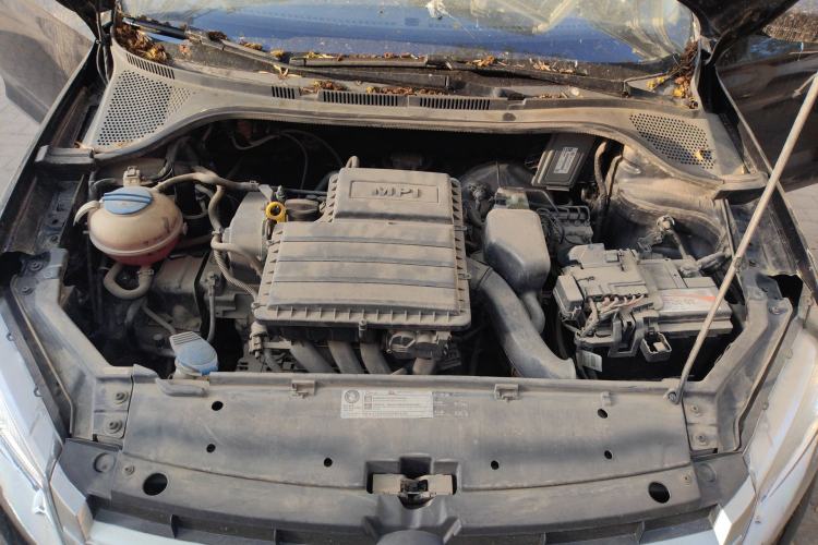 Used Volkswagen Santana 2015 1.6L Manual Fashion Edition Engine Bay