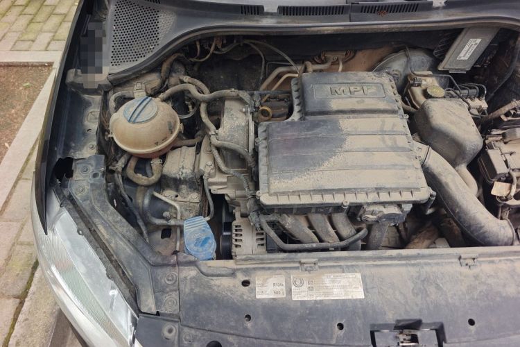 Used Volkswagen Santana 2015 1.6L Automatic Comfort Edition Engine Bay Right