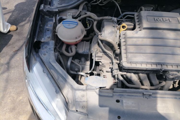 Used Volkswagen Santana 2015 1.4L Manual Fashion Edition Engine Bay Right