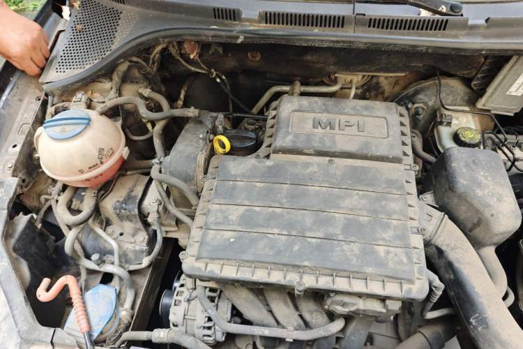 Used Volkswagen Santana 2015 1.6L Automatic Comfort Edition Engine Bay Right