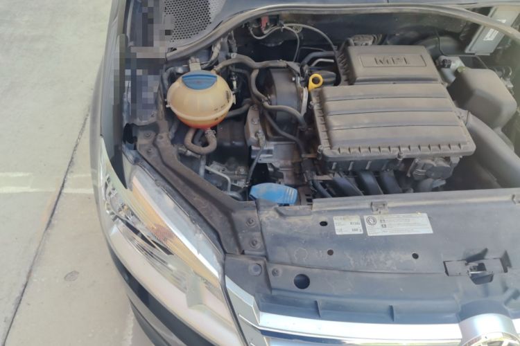 Used Volkswagen Santana 2015 1.6L Manual Comfort Edition Engine Bay Right