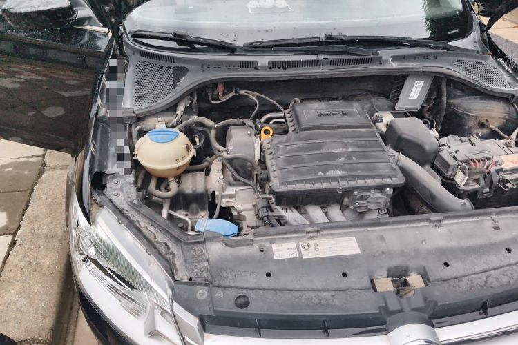 Used Volkswagen Santana 2015 1.6L Manual Comfort Edition Engine Bay Right