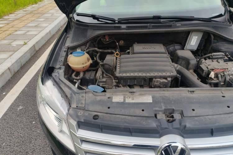 Used Volkswagen Santana 2015 1.6L Automatic Comfort Edition Engine Bay Right