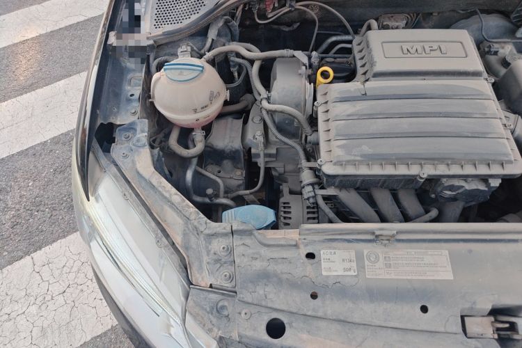Used Volkswagen Santana 2015 1.6L Manual Comfort Edition Engine Bay Right